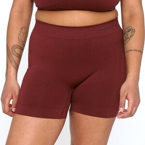 Organize Basics Active Yoga Shorts in Burgundy